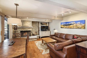 Chateau Roaring Fork Unit 38, Condo with Private Deck, 4 Blocks from Downtown Aspen